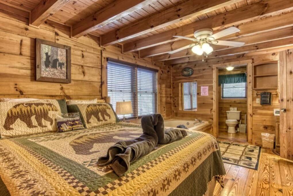Lazy Bear Cabin เซอเวียร์วีล ภายนอก รูปภาพ
